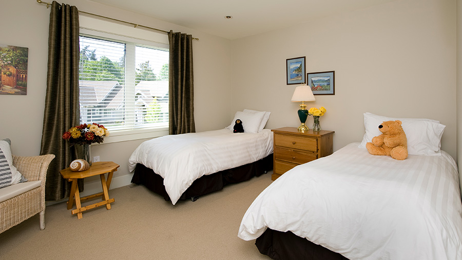 10_upstairs_bedroom2