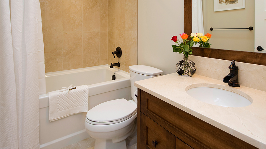 41_upstairs_bathroom